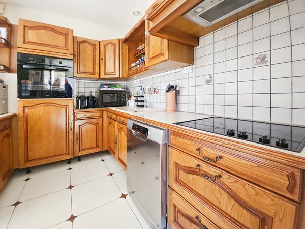 A 200 m de la plage - Maison impeccable avec véranda et garage