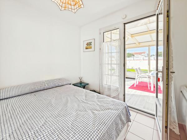 A 200 m de la plage - Maison impeccable avec véranda et garage