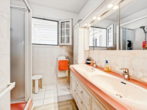 A 200 m de la plage - Maison impeccable avec véranda et garage