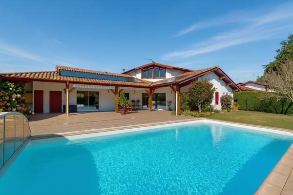 Maison familiale avec piscine et sous-sol - JATXOU