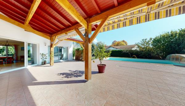 Maison familiale avec piscine et sous-sol - JATXOU