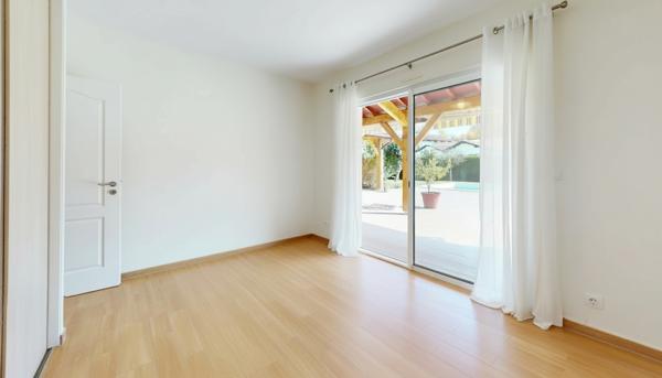 Maison familiale avec piscine et sous-sol - JATXOU