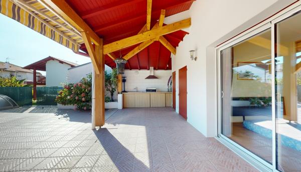 Maison familiale avec piscine et sous-sol - JATXOU