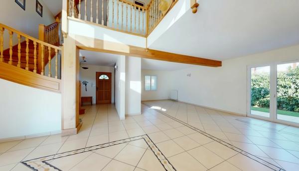 Maison familiale avec piscine et sous-sol - JATXOU