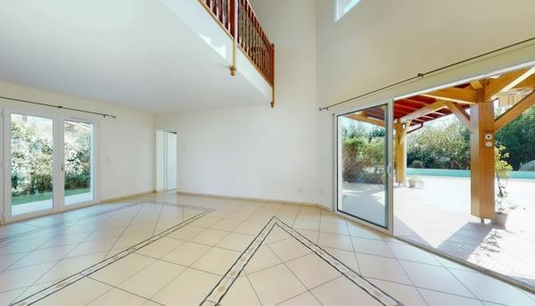 Maison familiale avec piscine et sous-sol - JATXOU