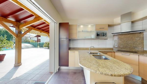 Maison familiale avec piscine et sous-sol - JATXOU