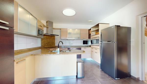 Maison familiale avec piscine et sous-sol - JATXOU