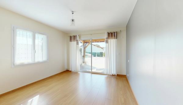 Maison familiale avec piscine et sous-sol - JATXOU