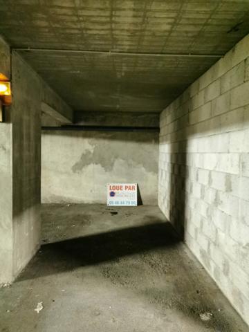 Place de parking en sous sol aux minimes