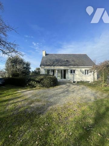 SARZEAU - A 200 mètres de la mer. Maison à rénover.