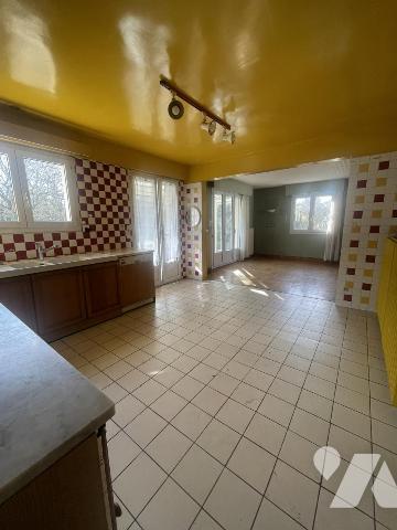 SARZEAU - A 200 mètres de la mer. Maison à rénover.