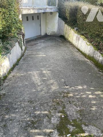 SARZEAU - A 200 mètres de la mer. Maison à rénover.