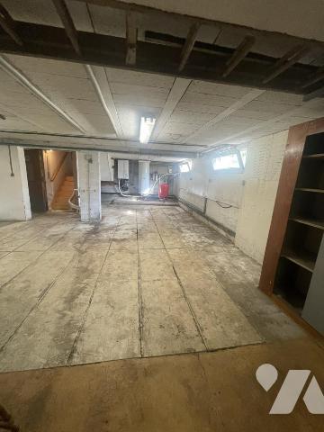 SARZEAU - A 200 mètres de la mer. Maison à rénover.