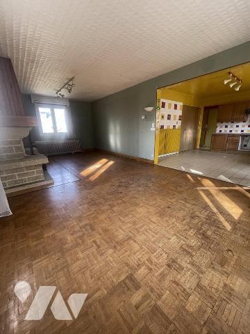 SARZEAU - A 200 mètres de la mer. Maison à rénover.