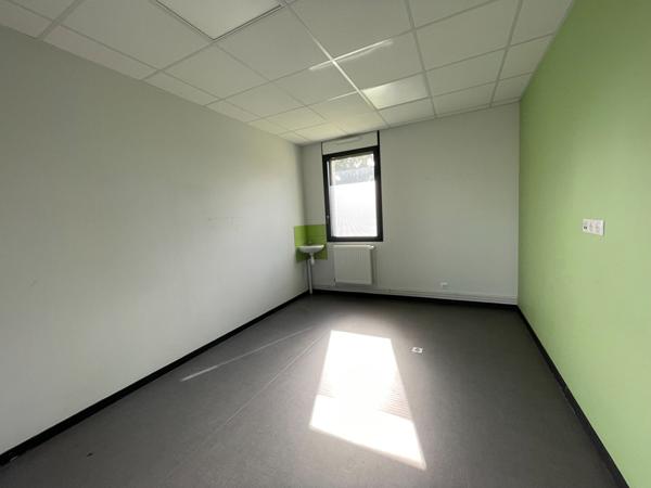 LOCAL PROFESSIONNEL - MONTRICHARD