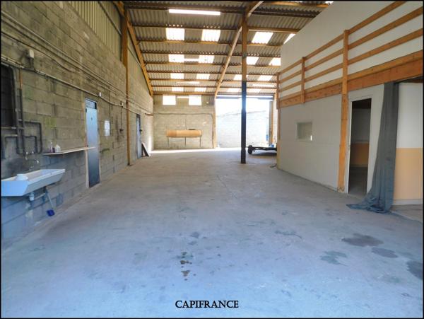 LOCATION BUREAU ENTREPOTS à DIGNE LES BAINS (04) d'une surface de 280 m² avec cour privative