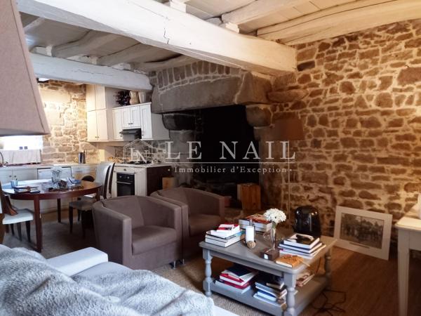 MAISON DU XVIème , À PROXIMITÉ IMMEDIATE DU GOLFE DU MORBIHAN, SUR LE PORT DE SAINT-GOUSTAN