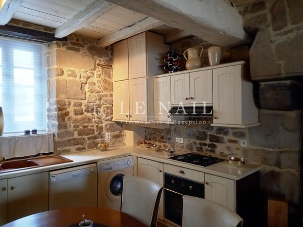 MAISON DU XVIème , À PROXIMITÉ IMMEDIATE DU GOLFE DU MORBIHAN, SUR LE PORT DE SAINT-GOUSTAN