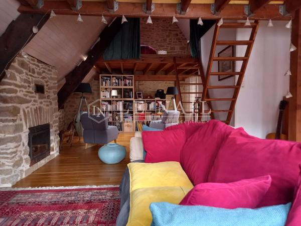 MAISON DU XVIème , À PROXIMITÉ IMMEDIATE DU GOLFE DU MORBIHAN, SUR LE PORT DE SAINT-GOUSTAN