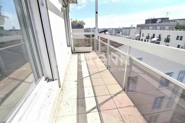 Appartement Courbevoie 4 pièces traversant vue Paris et la Défense balcons lumineux DPE D