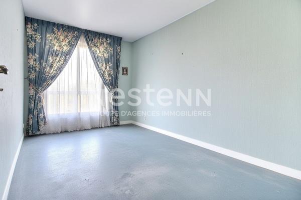 Appartement Courbevoie 4 pièces traversant vue Paris et la Défense balcons lumineux DPE D