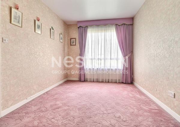 Appartement Courbevoie 4 pièces traversant vue Paris et la Défense balcons lumineux DPE D