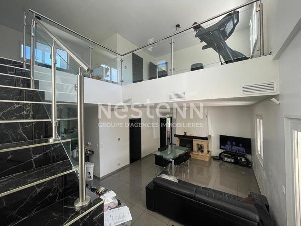 Maison Mimet 5 pièces 166 m2. Terrain 1430 m². Piscine. Calme. Prestations et matériaux de qualité. Stationnement.