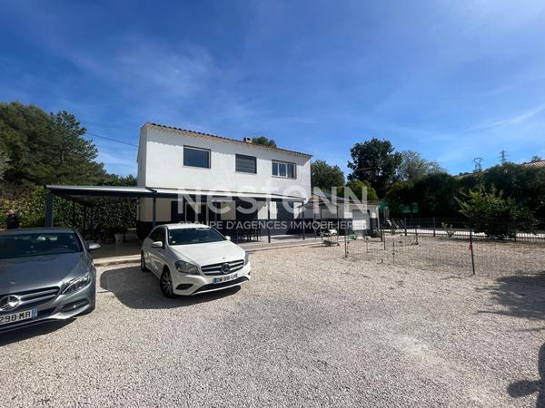 Maison Mimet 5 pièces 166 m2. Terrain 1430 m². Piscine. Calme. Prestations et matériaux de qualité. Stationnement.