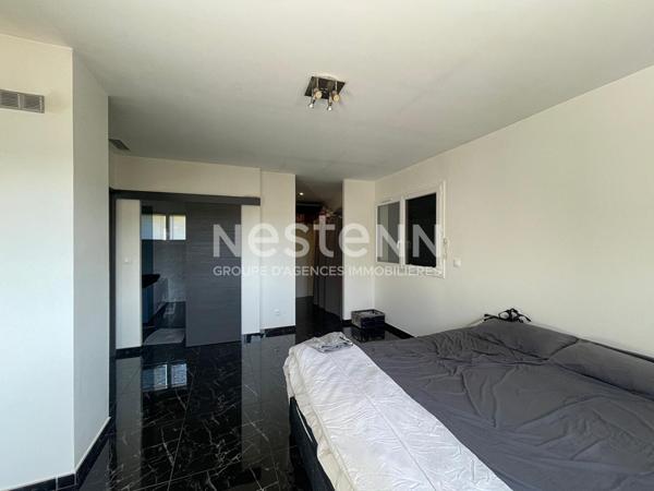 Maison Mimet 5 pièces 166 m2. Terrain 1430 m². Piscine. Calme. Prestations et matériaux de qualité. Stationnement.