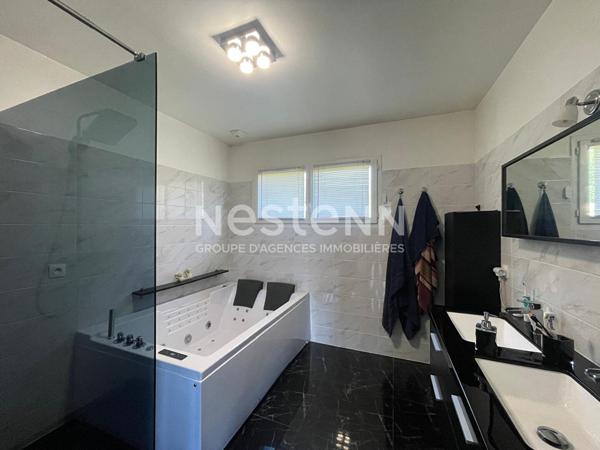 Maison Mimet 5 pièces 166 m2. Terrain 1430 m². Piscine. Calme. Prestations et matériaux de qualité. Stationnement.