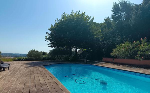 Maison à vendre    4 pièces •  Meynes