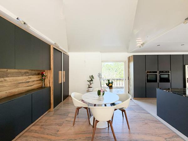 Gardanne (13120) - Propriété 293 m² avec dépendances et piscine sur une parcelle de 10 000 m² .