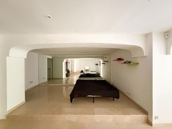 Gardanne (13120) - Propriété 293 m² avec dépendances et piscine sur une parcelle de 10 000 m² .