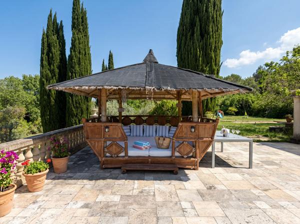 Gardanne (13120) - Propriété 293 m² avec dépendances et piscine sur une parcelle de 10 000 m² .