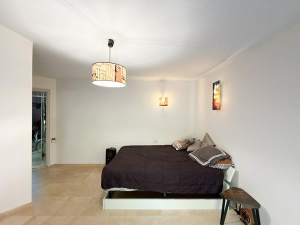 Gardanne (13120) - Propriété 293 m² avec dépendances et piscine sur une parcelle de 10 000 m² .
