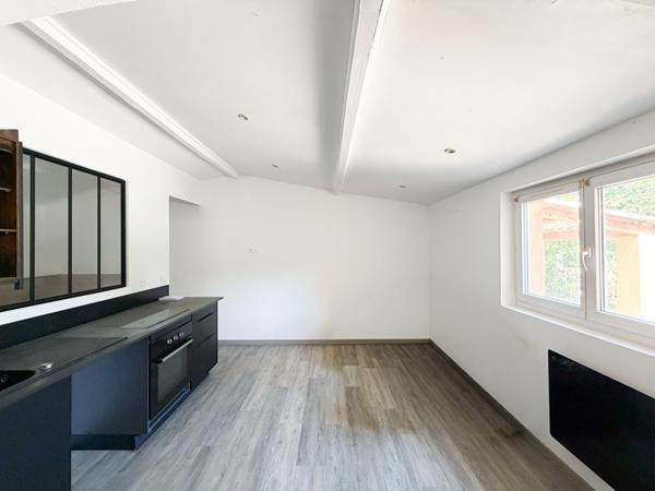 Gardanne (13120) - Propriété 293 m² avec dépendances et piscine sur une parcelle de 10 000 m² .