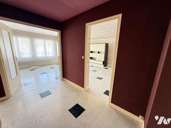 AY-CHAMPAGNE - ENSEMBLE IMMOBILIER CENTRE-VILLE