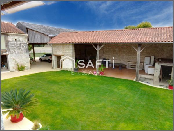 Corps de ferme 8 pièces 180m2 environ 86200 La Roche Rigault