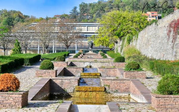 Terrain constructible de 1 200,00 m², dans un cadre calme et verdoyant