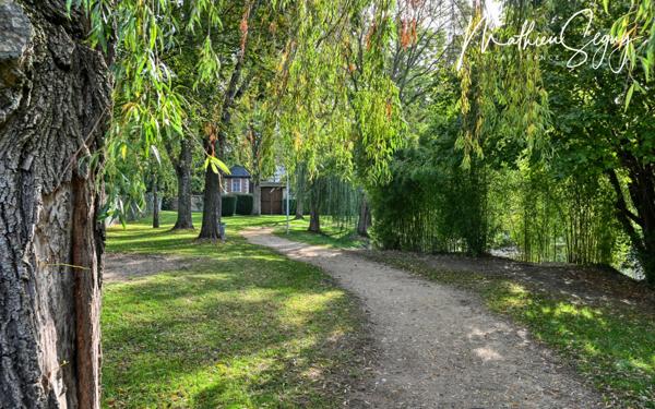 Terrain constructible de 1 200,00 m², dans un cadre calme et verdoyant