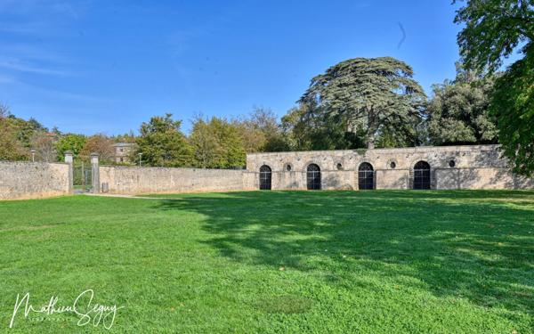 Terrain constructible de 1 200,00 m², dans un cadre calme et verdoyant