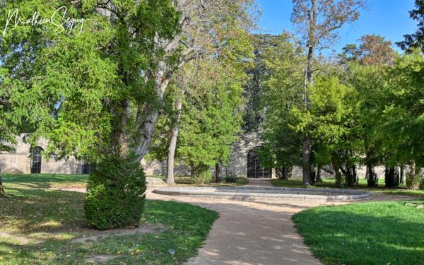 Terrain constructible de 1 200,00 m², dans un cadre calme et verdoyant