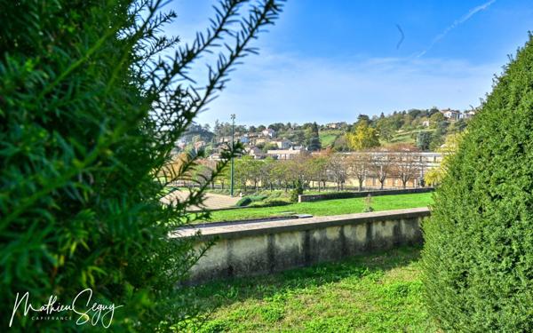 Terrain constructible de 1 200,00 m², dans un cadre calme et verdoyant