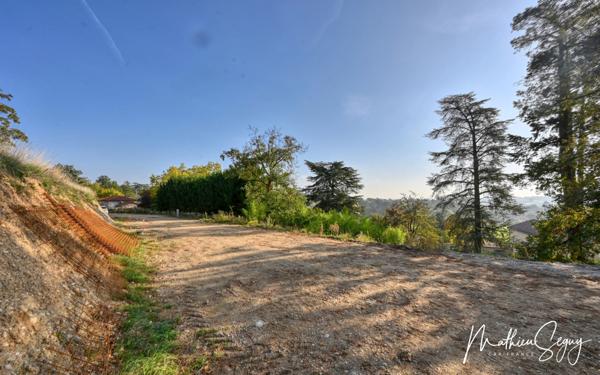 Terrain constructible de 1 200,00 m², dans un cadre calme et verdoyant