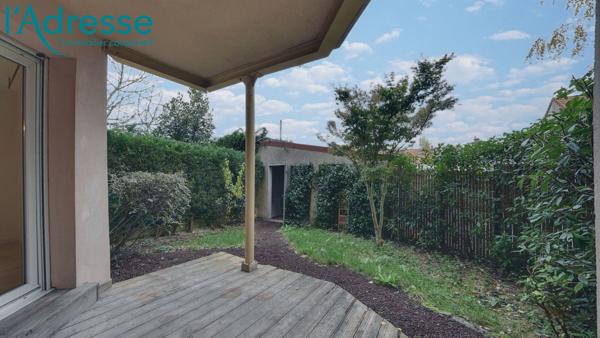 Appartement Rez-de-jardin 2 pièces avec jardin terrasse, jardin privatif et box