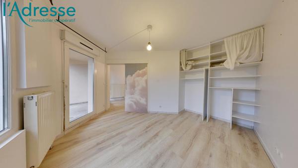 Appartement Rez-de-jardin 2 pièces avec jardin terrasse, jardin privatif et box