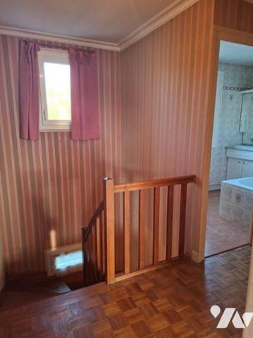 SANINT LEONARD : Maison d'environ 83 M2, 3 chambres et jardins clos 