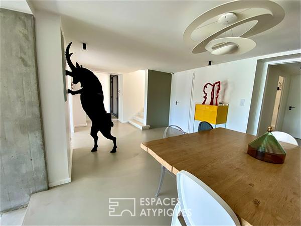Cette villa moderne a tissé en Ardèche, un cadre de vie sur mesure
