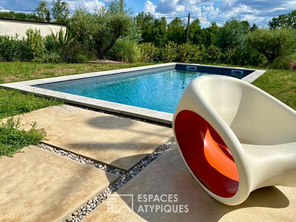 Cette villa moderne a tissé en Ardèche, un cadre de vie sur mesure