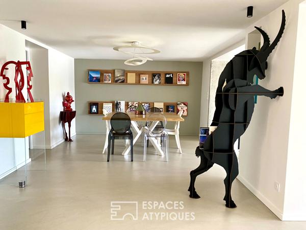 Cette villa moderne a tissé en Ardèche, un cadre de vie sur mesure